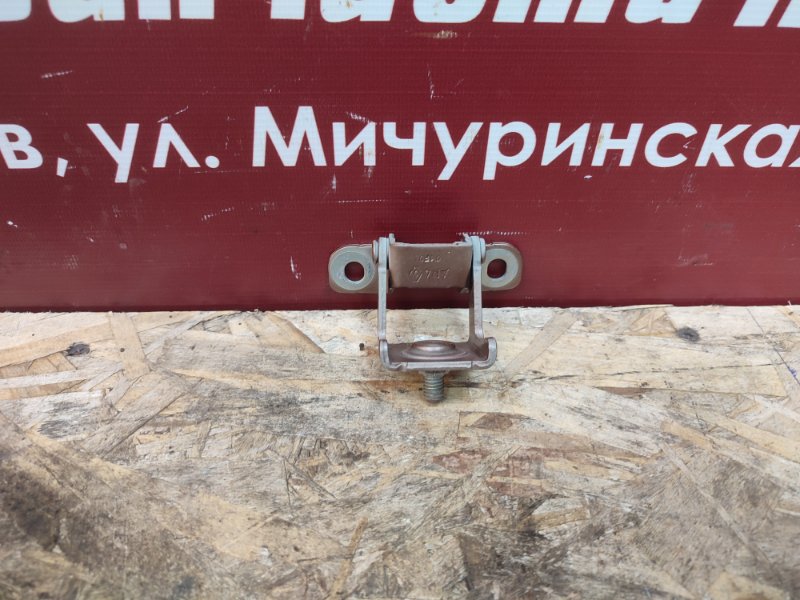 Петля багажника