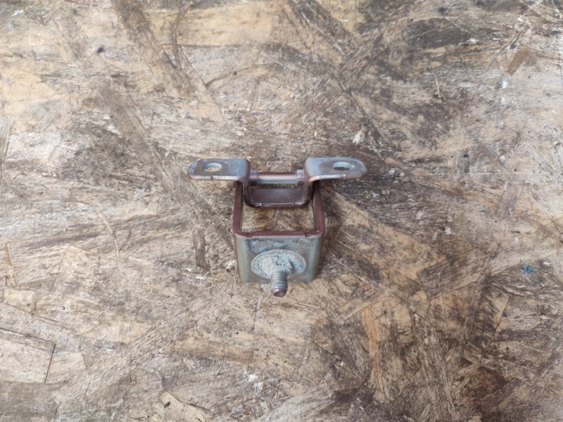 Петля багажника