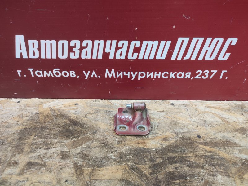 Петля двери