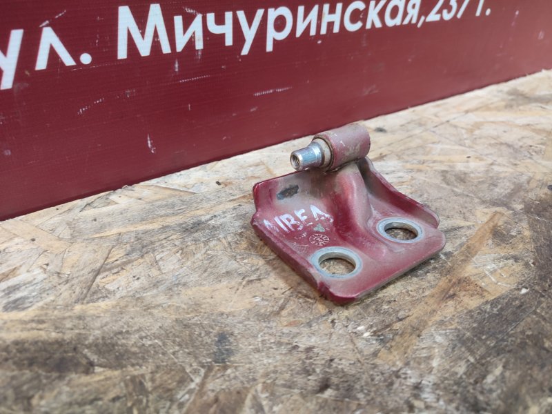 Петля двери