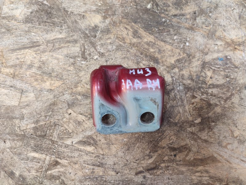 Петля двери