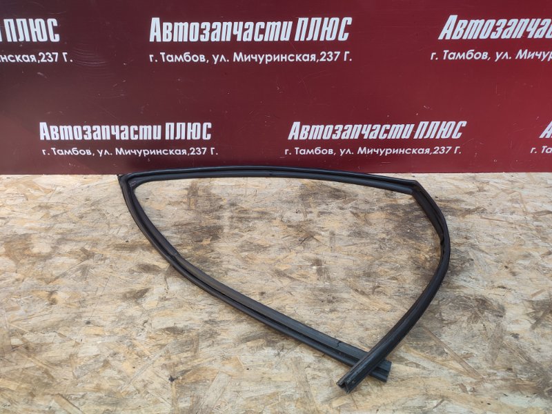 Уплотнитель стекла двери