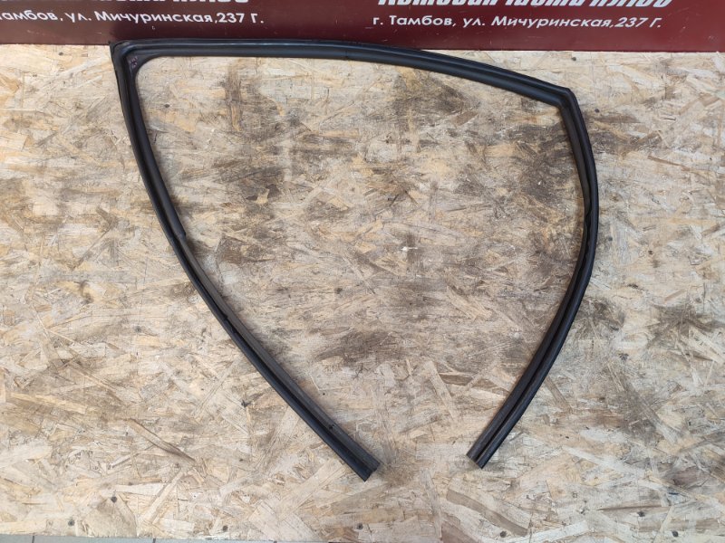 Уплотнитель стекла двери