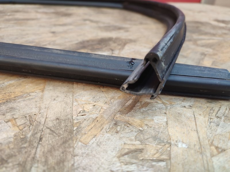 Уплотнитель стекла двери