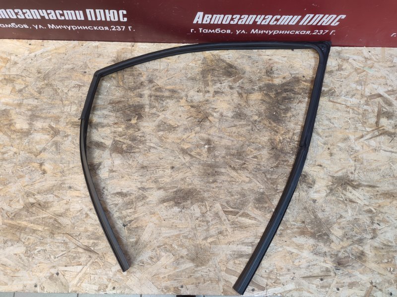 Уплотнитель стекла двери