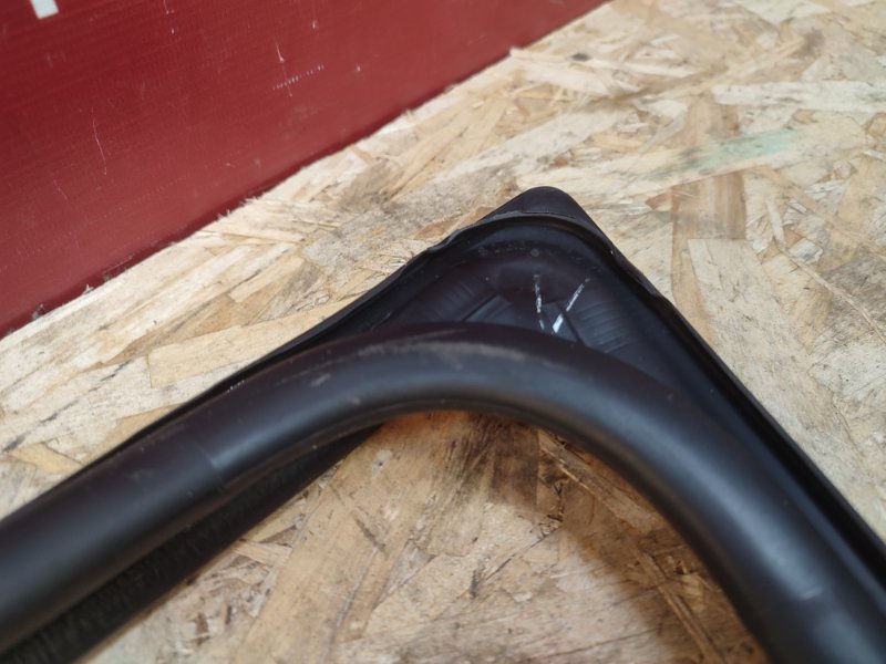 Уплотнитель стекла двери