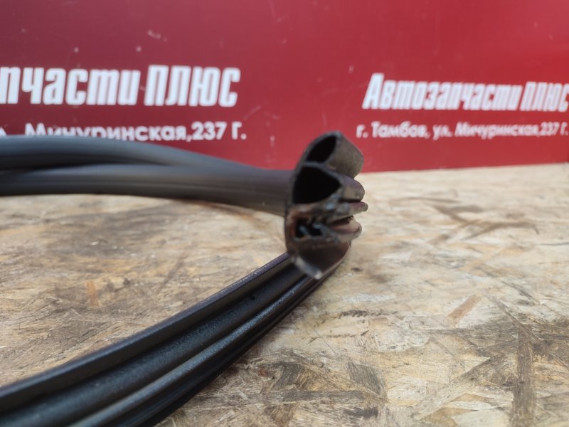 Уплотнитель двери