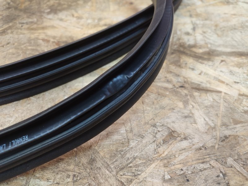 Уплотнитель двери