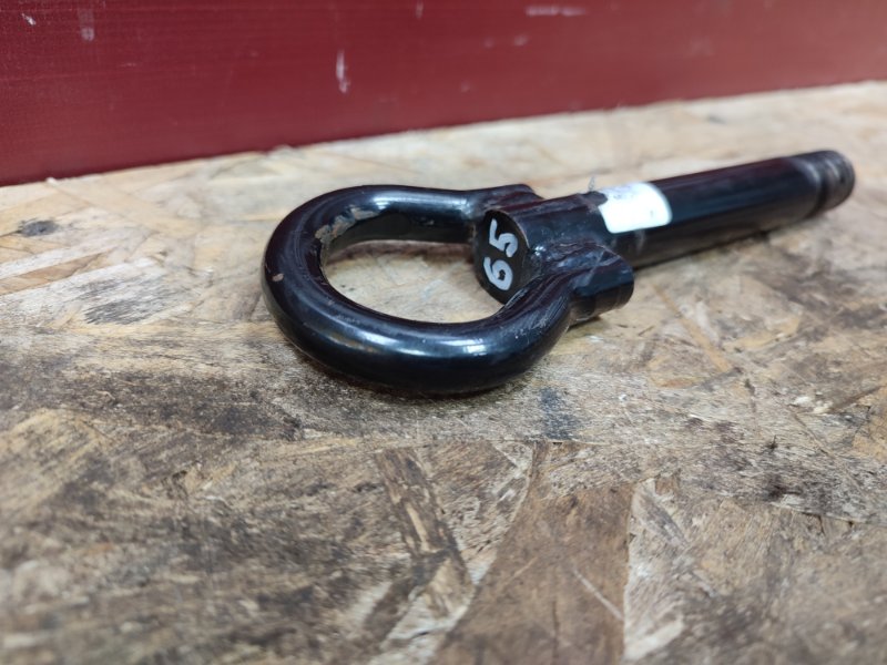 Буксировочный крюк