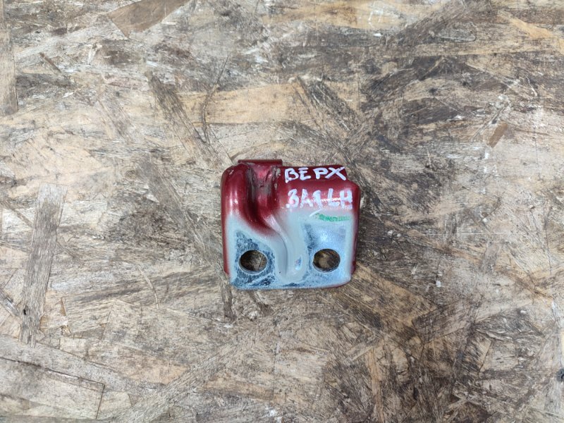 Петля двери