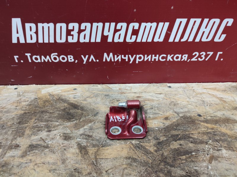 Петля двери