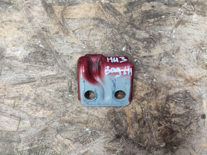 Петля двери