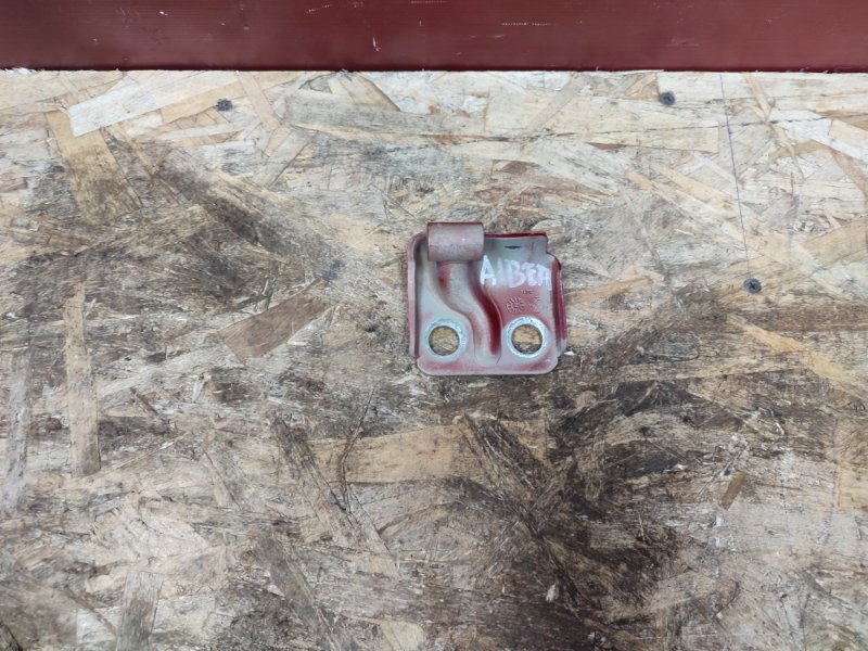 Петля двери