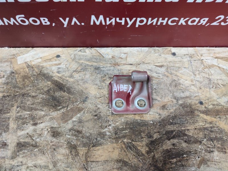 Петля двери