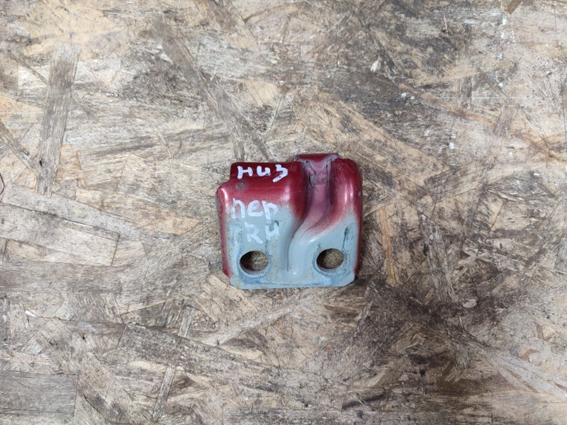 Петля двери