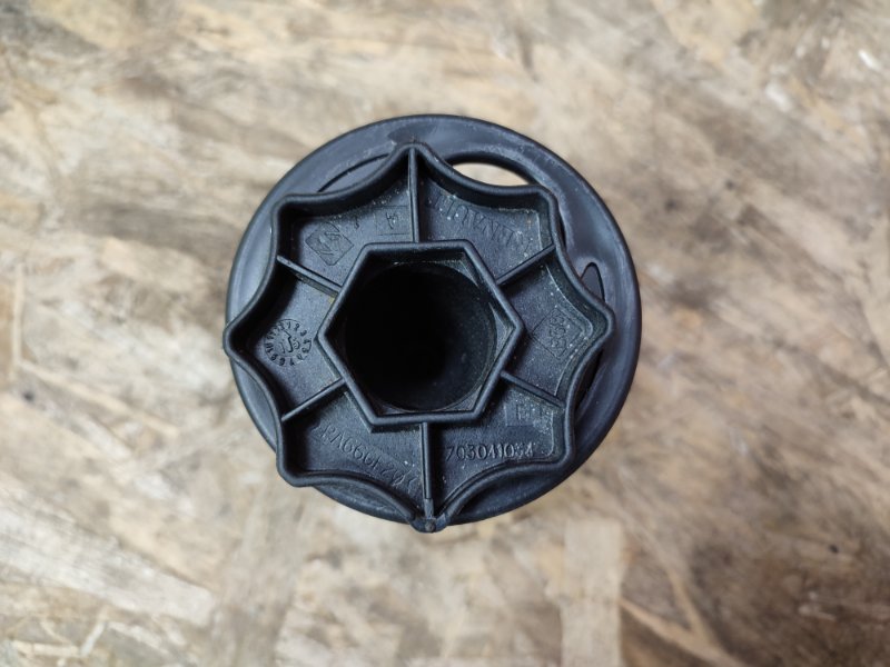 Крепление запасного колеса