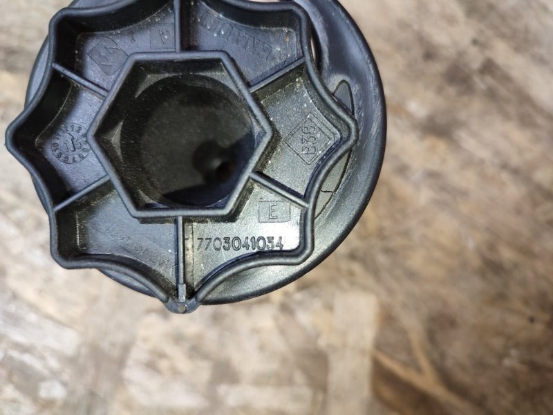 Крепление запасного колеса