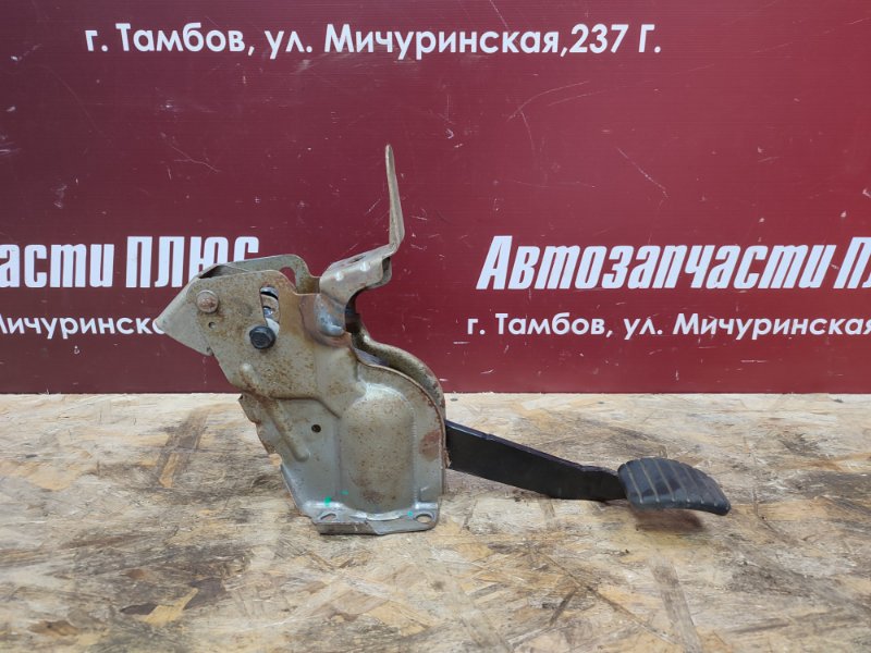 Педаль тормоза