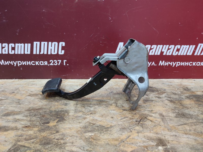 Педаль тормоза