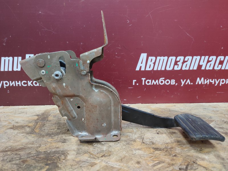 Педаль тормоза