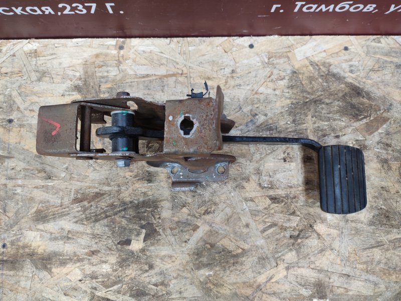 Педаль тормоза