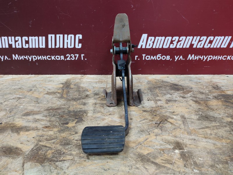 Педаль тормоза