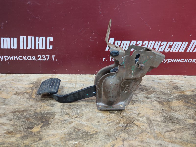 Педаль тормоза