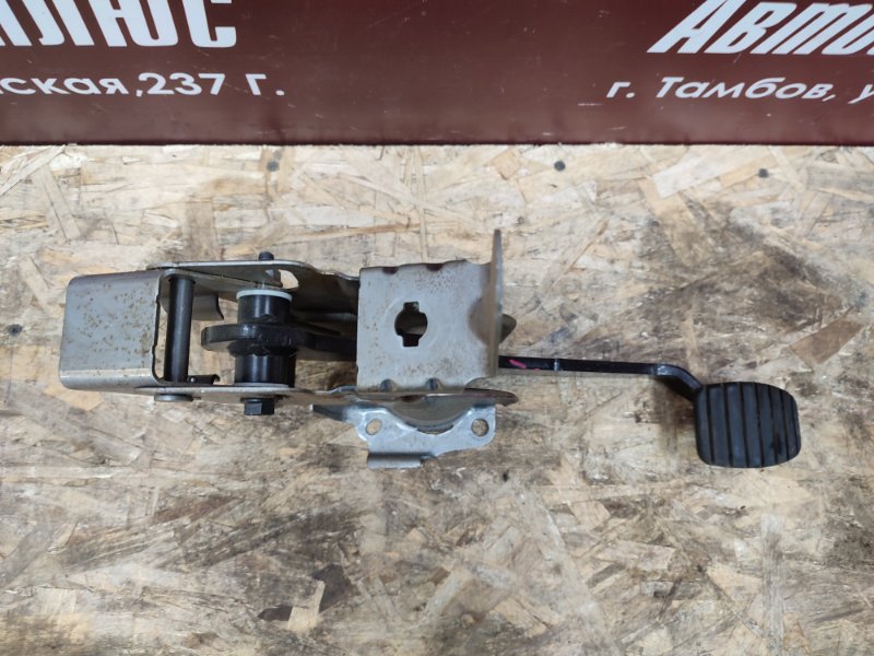 Педаль тормоза