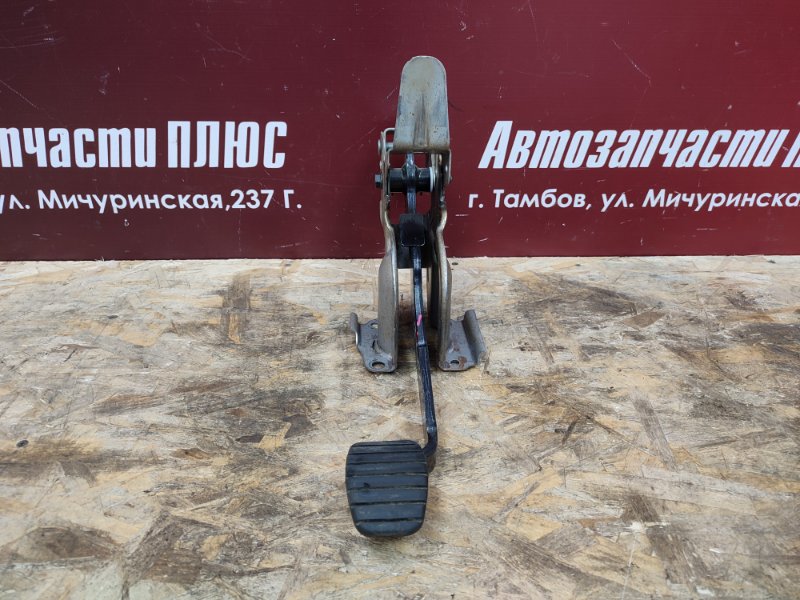 Педаль тормоза