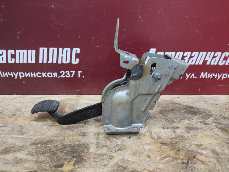 Педаль тормоза