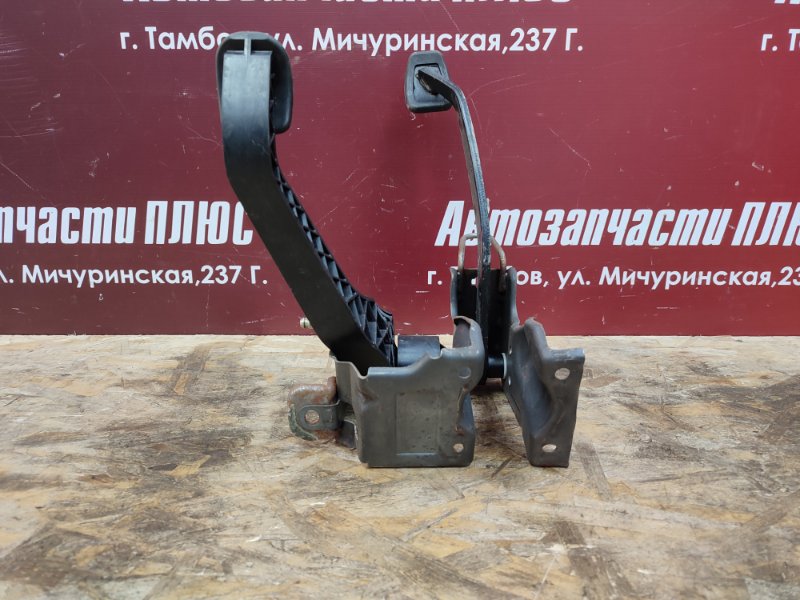 Блок педалей