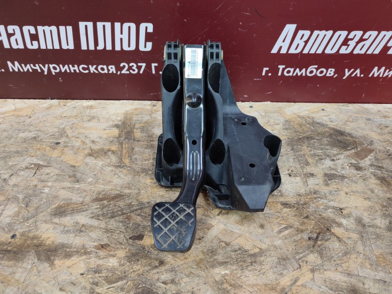 Педаль тормоза