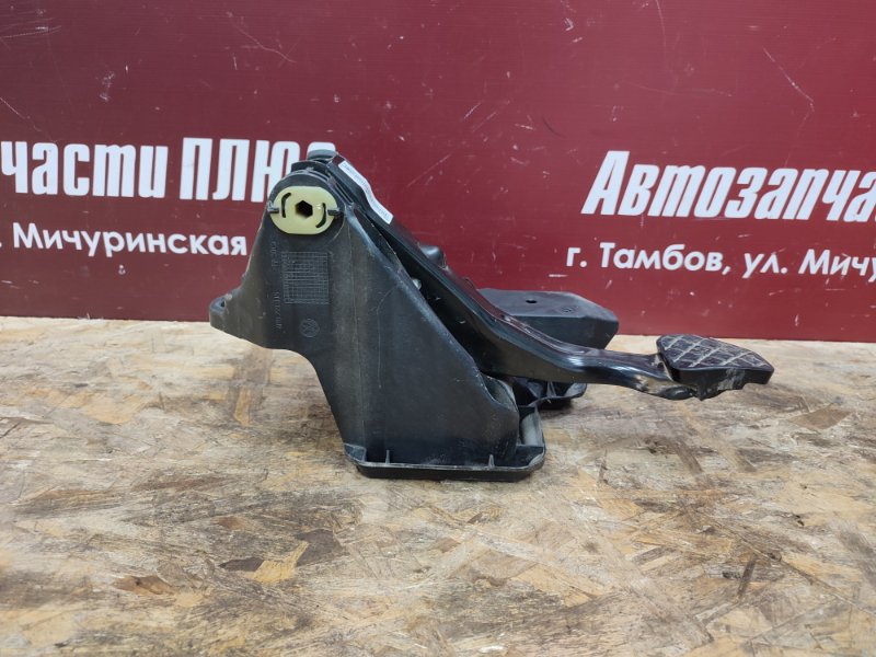 Педаль тормоза