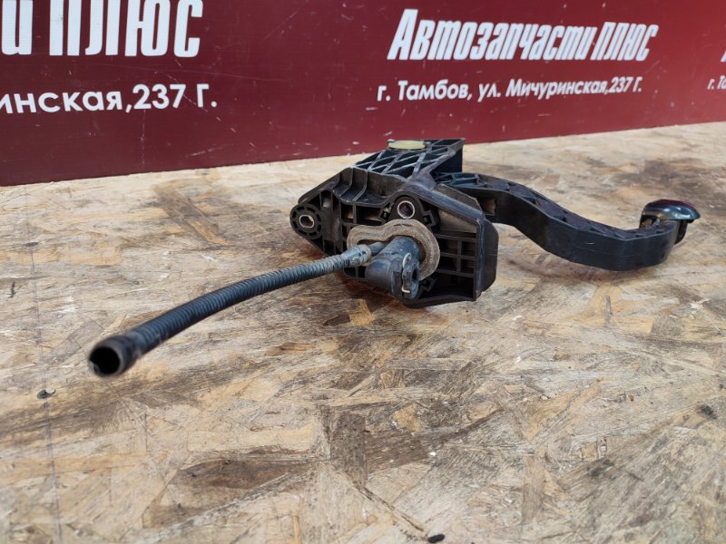 Педаль сцепления