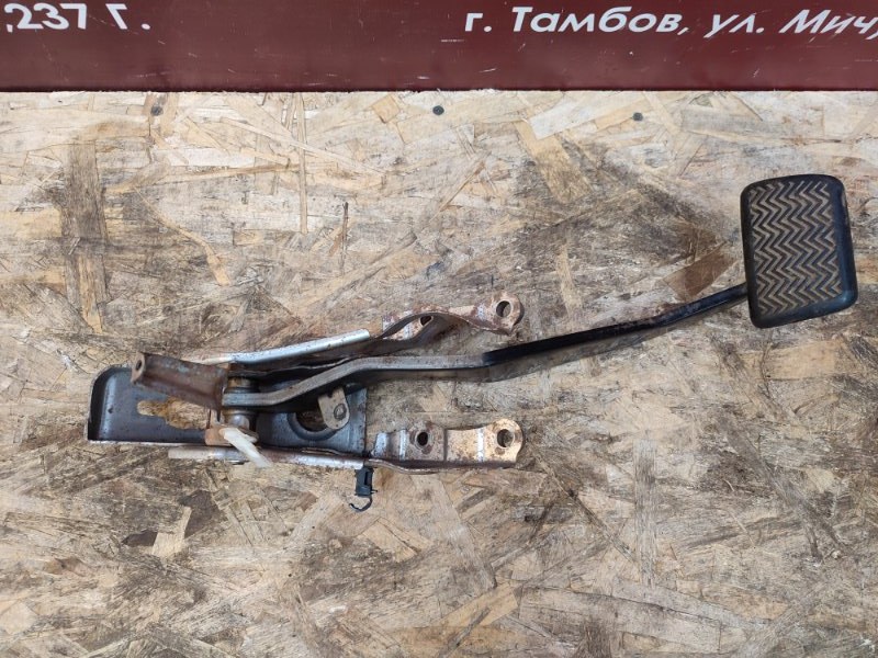 Педаль тормоза