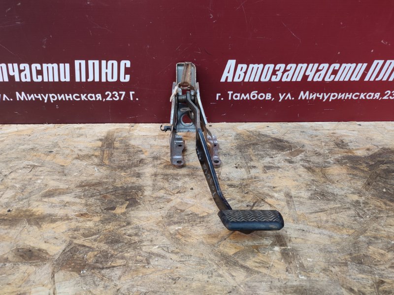 Педаль тормоза