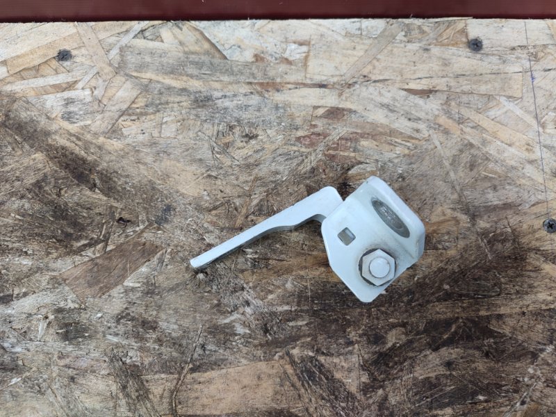 Петля двери