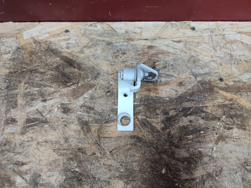 Петля двери