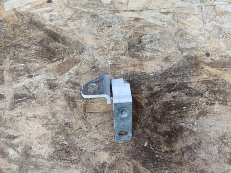 Петля двери