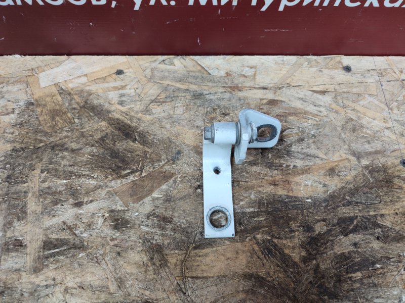 Петля двери