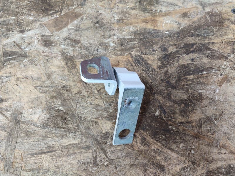 Петля двери