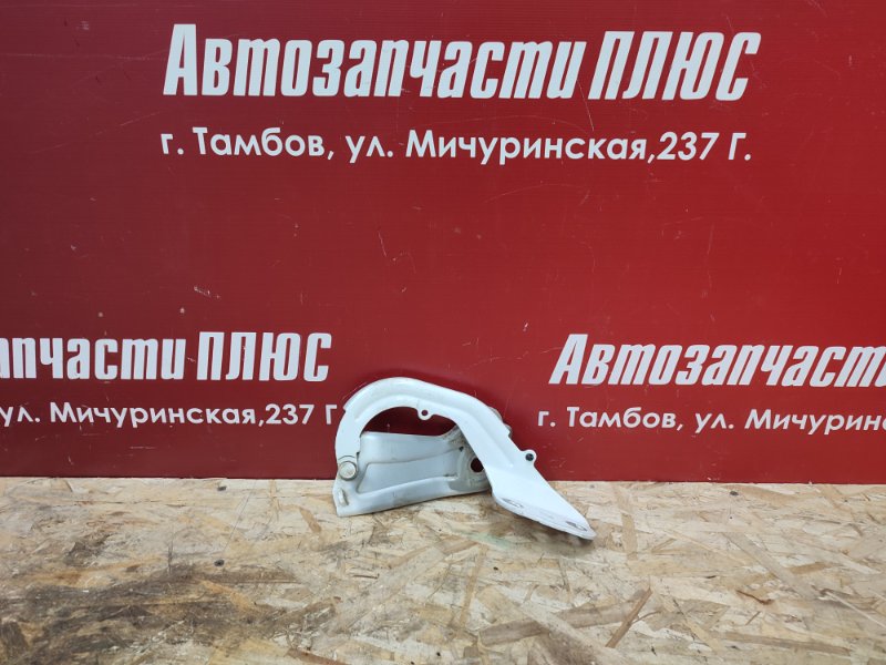 Петля капота