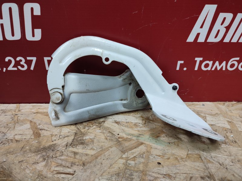 Петля капота