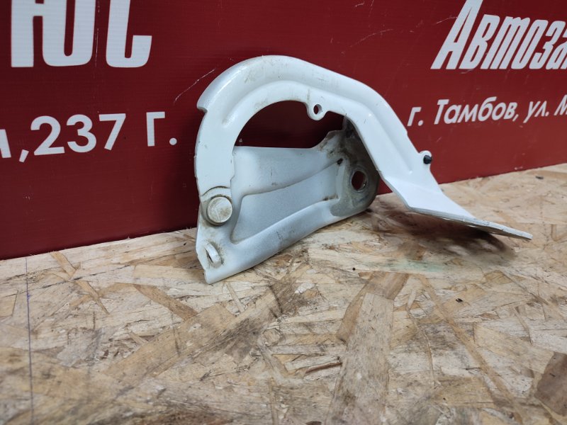 Петля капота