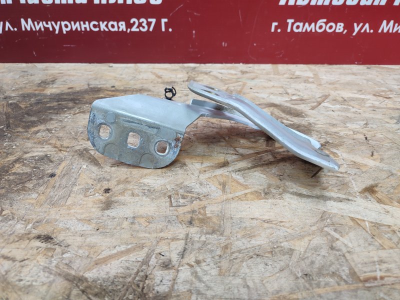 Петля капота