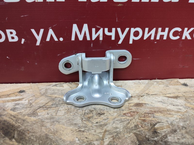 Петля двери