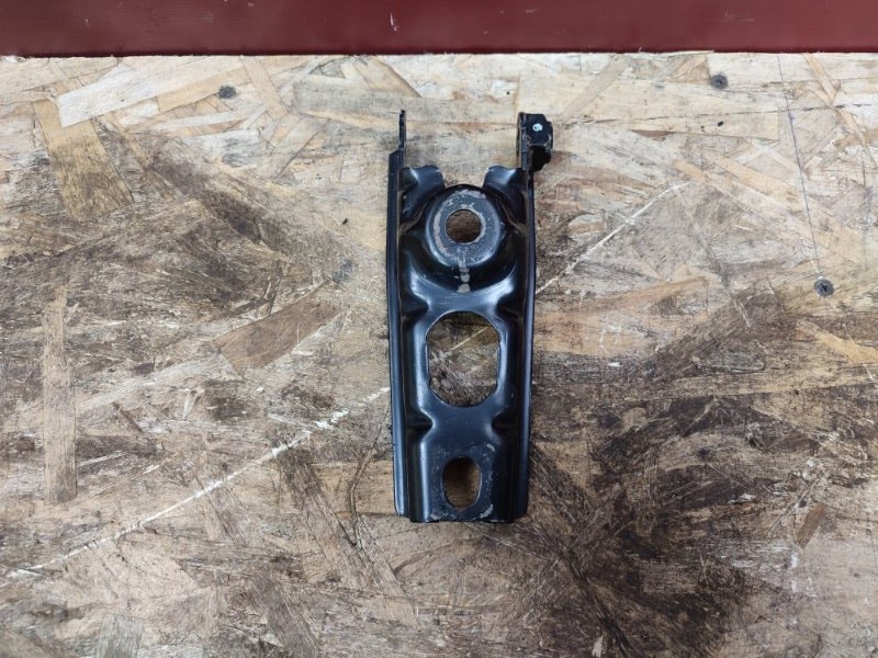 Кронштейн опоры двигателя