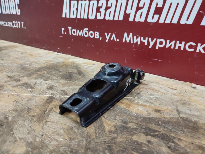 Кронштейн опоры двигателя