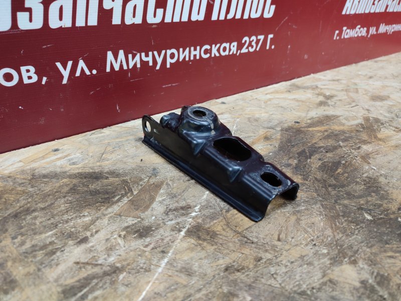 Кронштейн опоры двигателя