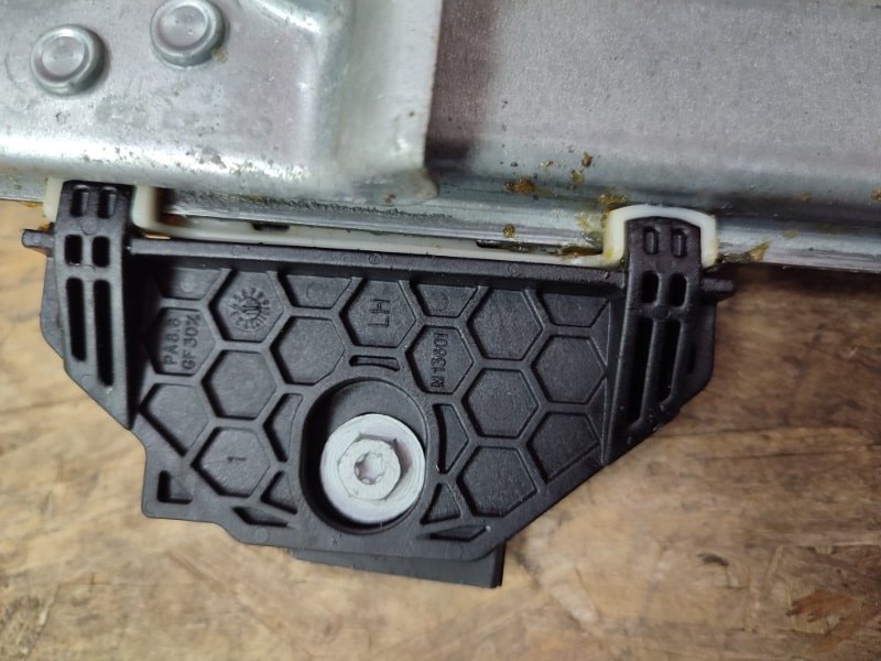 Стеклоподъемник    двери